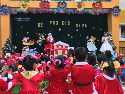 Tổ chức cho trẻ đón Noel tại trường mầm non Phúc Lợi
